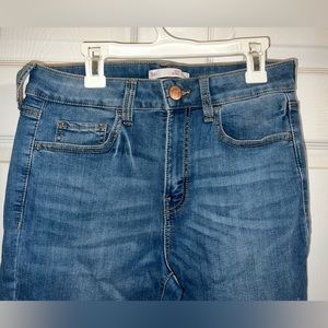 GENTLY USED- JUNIORS SO BRAND HIGH RISE SKINNY JEANS 👖